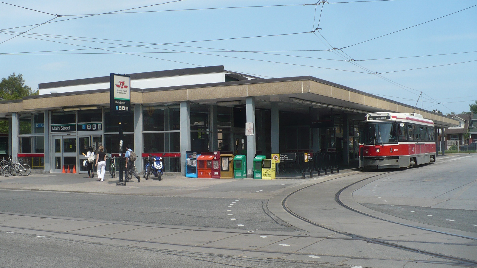 Toronto streetcar and transit corridor